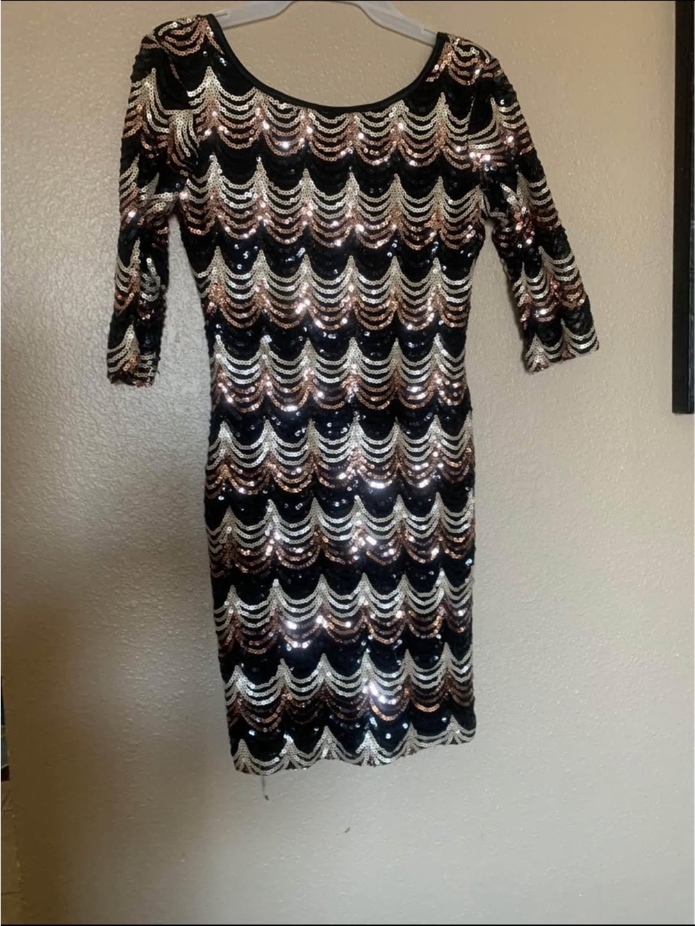 Sequin Wave-Pattern Long Sleeve Dress in Black and Rose Gold